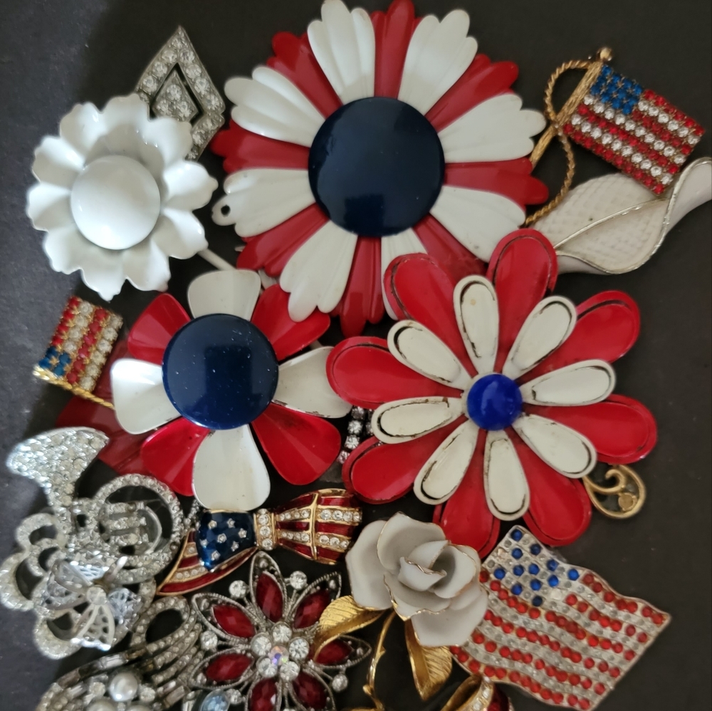 Vintage jewelry art